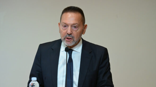 γ-στουρνάρας-φρένο-σε-νέα-μείωση-επι-563927545