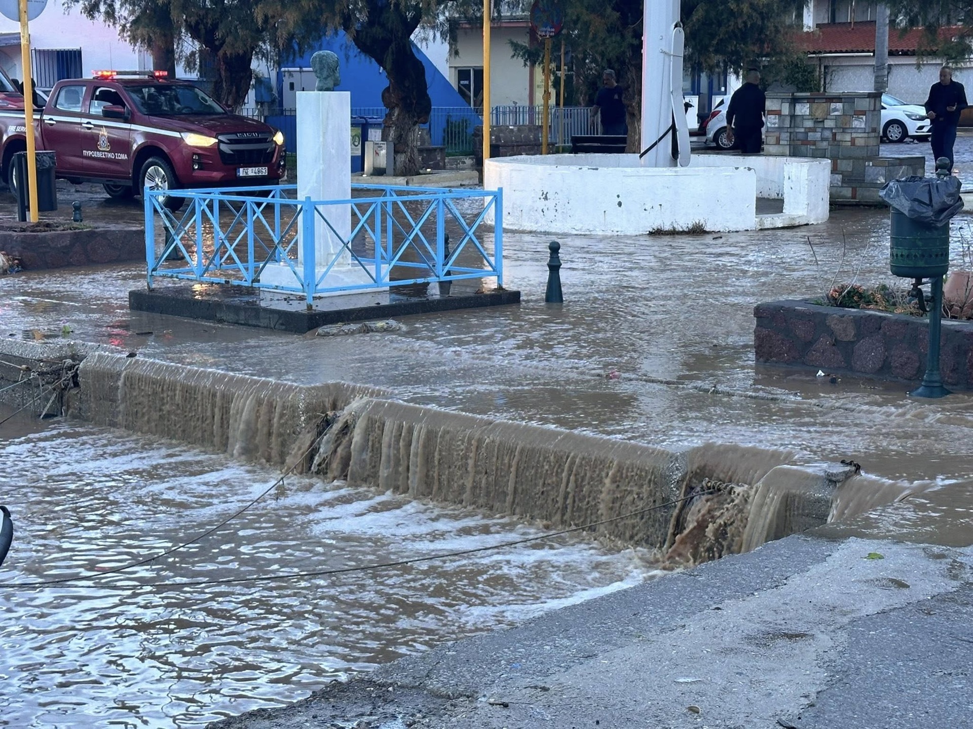 Λέσβος: Προβλήματα από τη νεροποντή – Πού είναι κλειστά τα σχολεία σήμερα-1