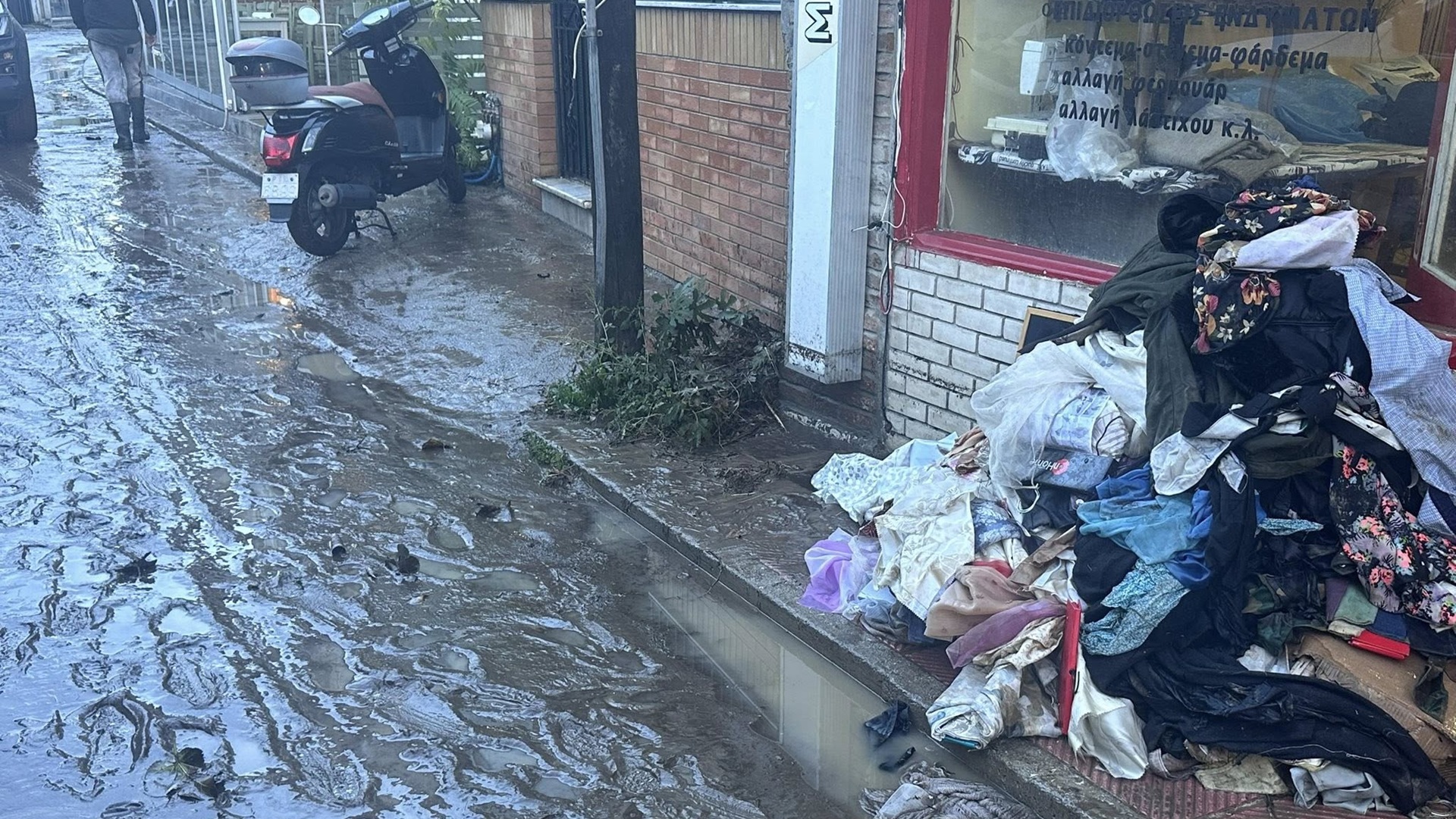 Λέσβος: Προβλήματα από τη νεροποντή – Πού είναι κλειστά τα σχολεία σήμερα-3