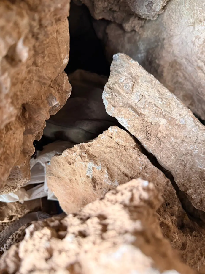 Εμπλεκόμενος στο φονικό ο 43χρονος – Εικόνες από το «οπλοστάσιο» στη σπηλιά-1