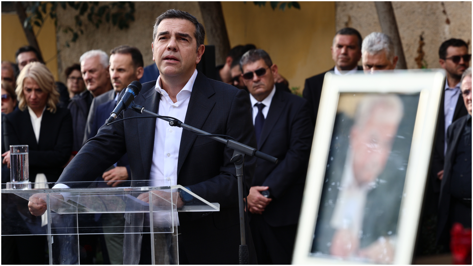 Κηδεία Φλαμπουράρη – Τσίπρας: Αλέκο, δεν σε αποχαιρετώ-1