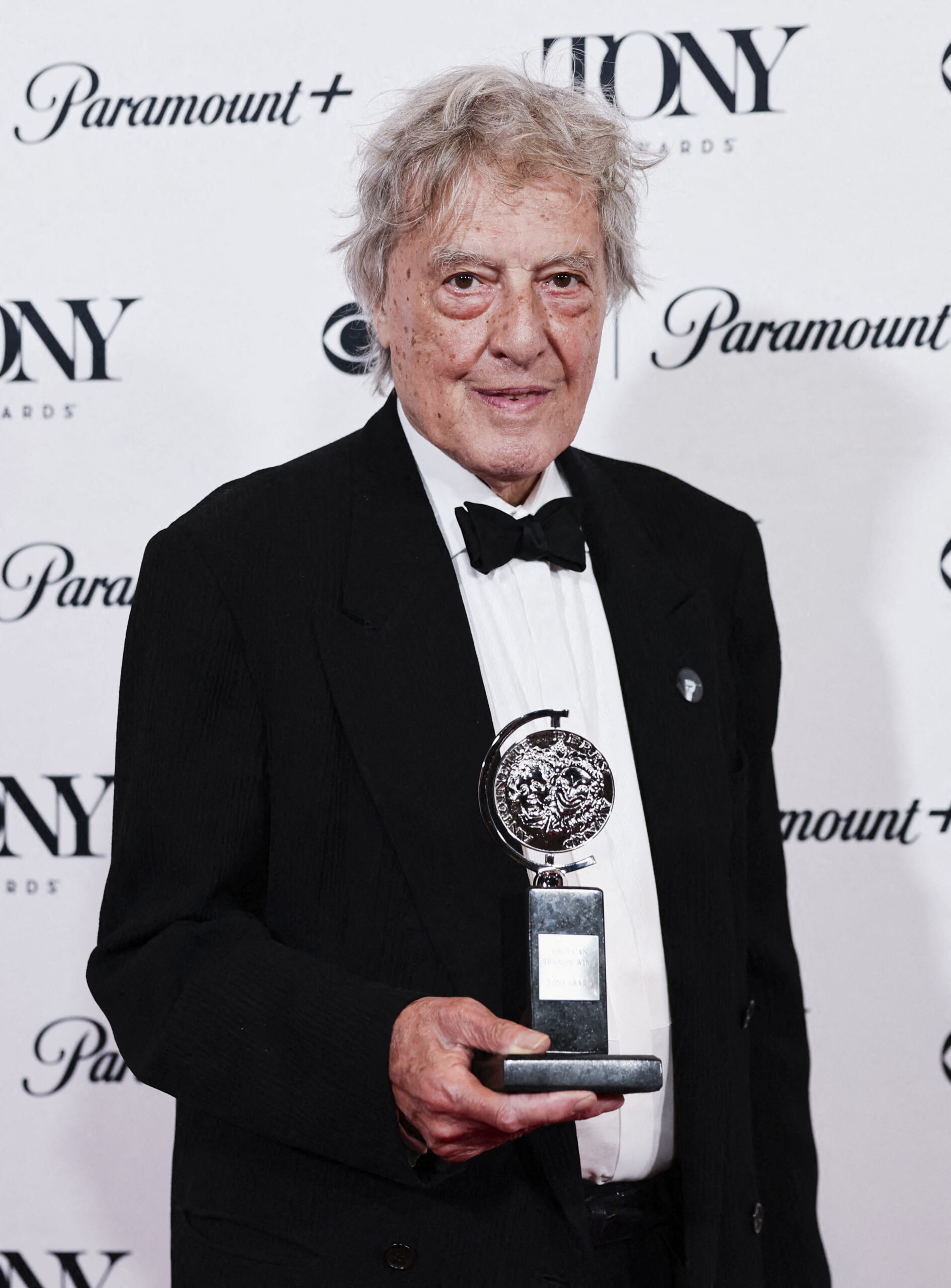 πέθανε-ο-σπουδαίος-θεατρικός-συγγραφ-563949667