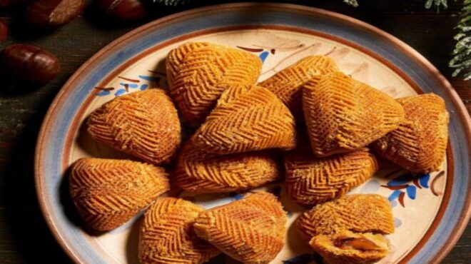 μελομακάρονα-ισλί-με-κάστανο-στη-ζύμη-563949268