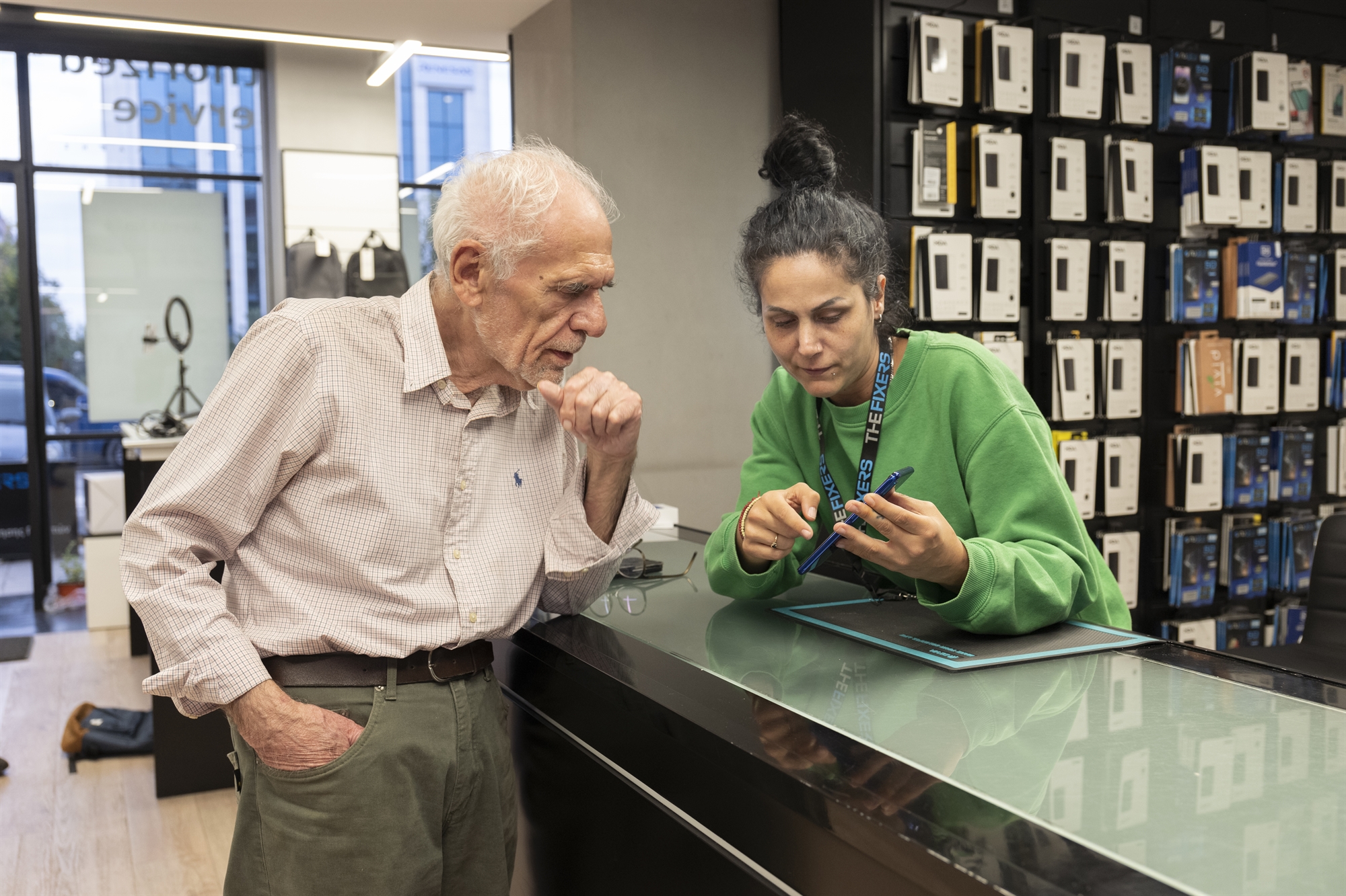 «Μπορείτε να μου πείτε πού έχω τις επαφές μου;»-1