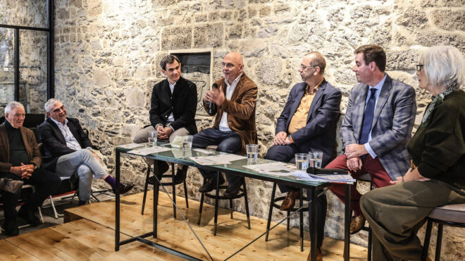 η-βιβλιοθήκη-οίνου-άνοιξε-στο-σπίτι-τη-563924011