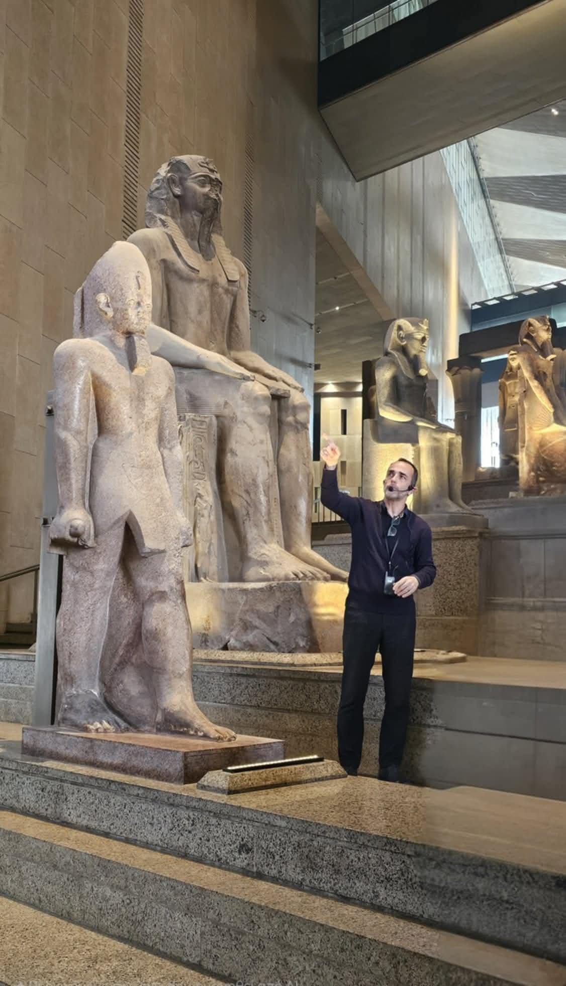 ο-ελληνας-αρχαιολόγος-πίσω-από-το-πετ-563916697