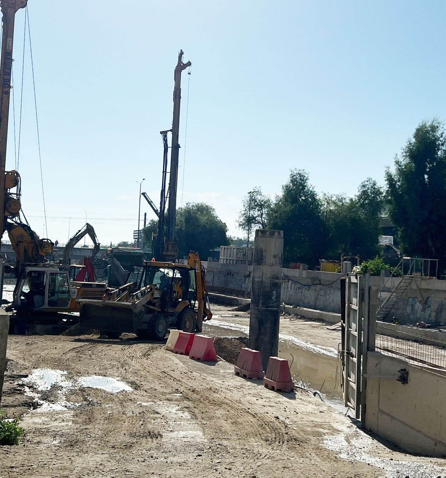 «Eμφραγμα» προκαλεί η κατασκευή γέφυρας στην παλιά παραλιακή-1