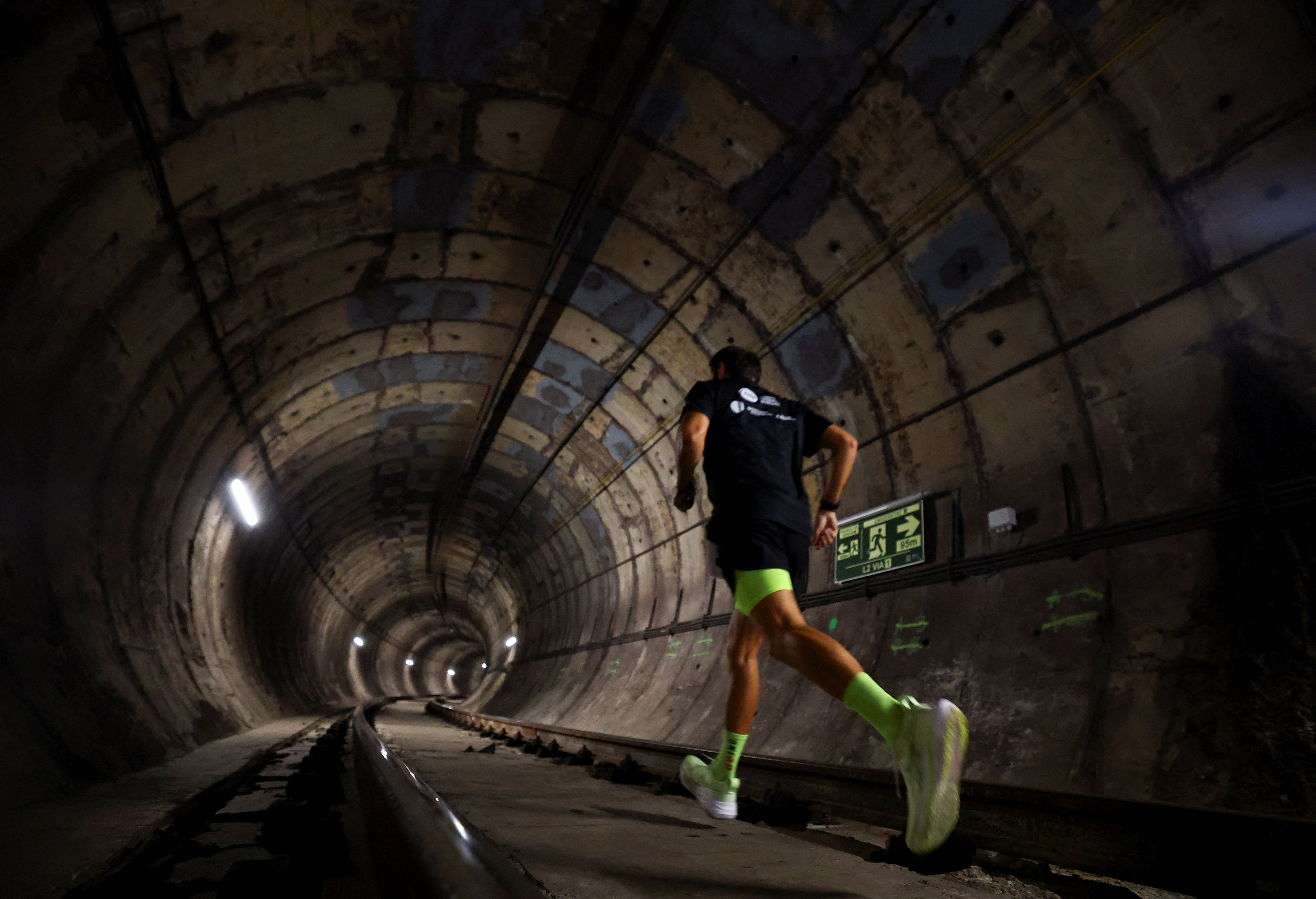 Βαρκελώνη: Γιόρτασαν τα 100 χρόνια του μετρό με έναν αγώνα στις σήραγγές του-2