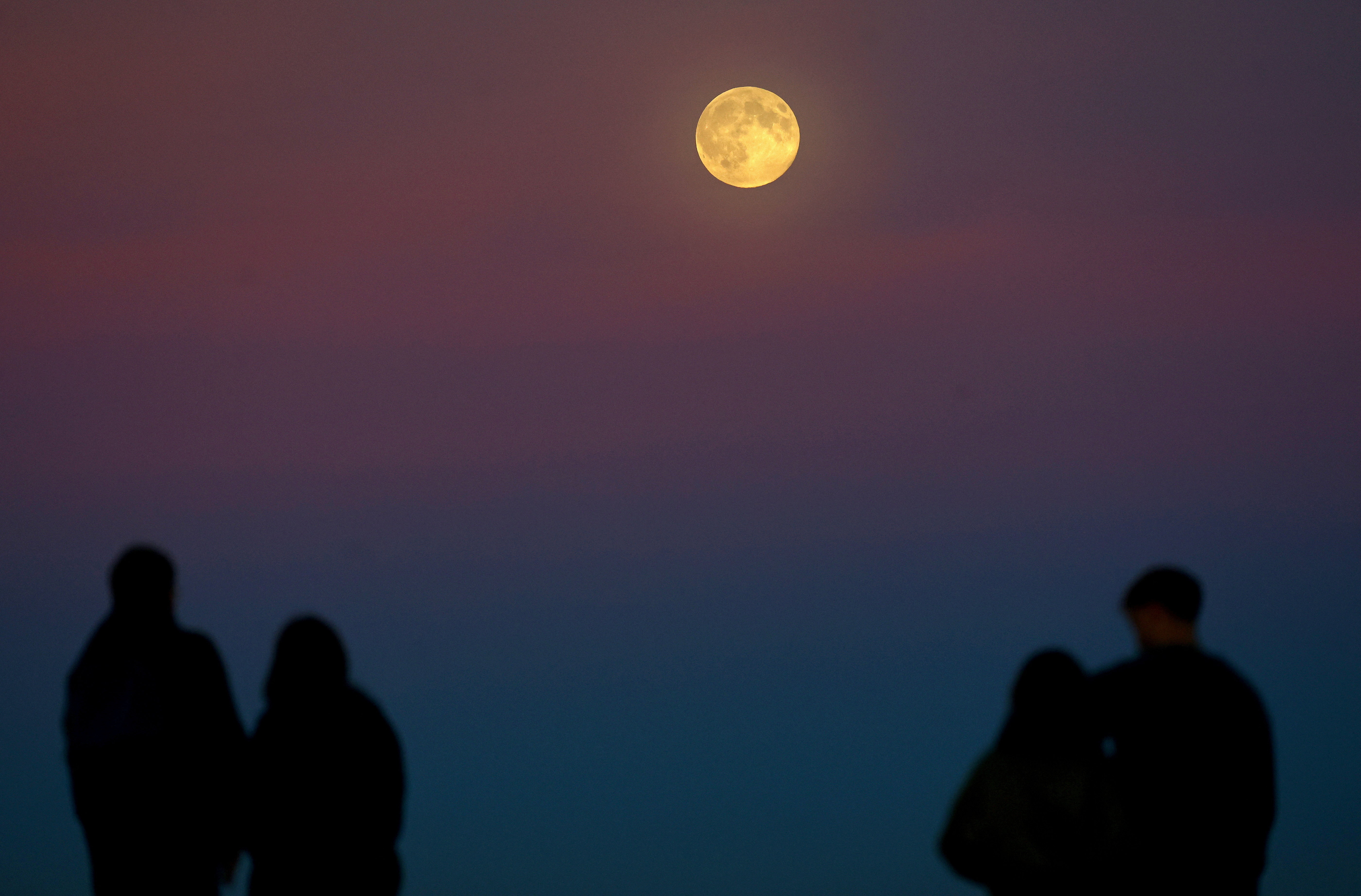 Η μεγαλύτερη πανσέληνος της χρονιάς: Εικόνες από το αποψινό «Φεγγάρι του Κάστορα»-5