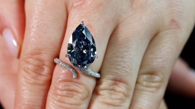 christies-πάνω-από-25-εκατ-δολάρια-για-το-mellon-blue-τ-563916268