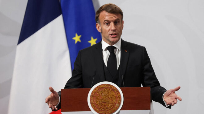 μακρόν-τα-κοσμήματα-από-το-λούβρο-θα-βρ-563911099