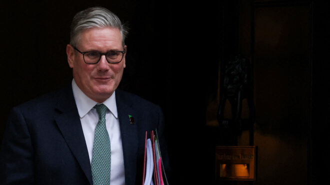 στάρμερ-το-bbc-πρέπει-να-βάλει-σε-τάξη-τα-τ-563916700