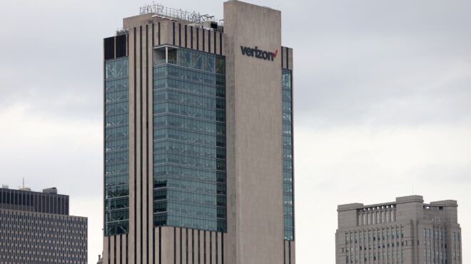 ηπα-η-verizon-καταργεί-πάνω-από-13-000-θέσεις-εργα-563931613