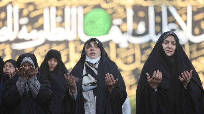 ιράν-ομαδική-προσευχή-για-να-βρέξει-ει-563921341