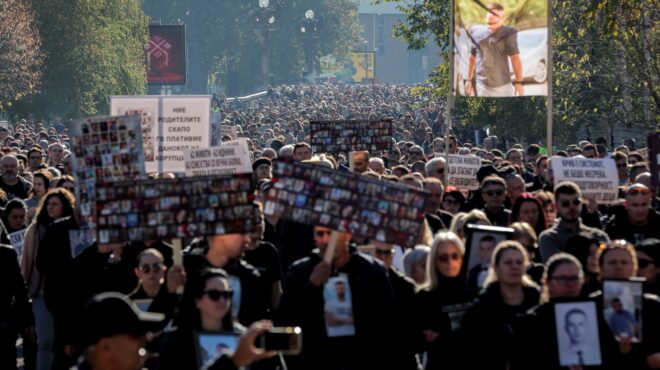 σκόπια-χιλιάδες-διαδηλωτές-ζητούν-δι-563923852