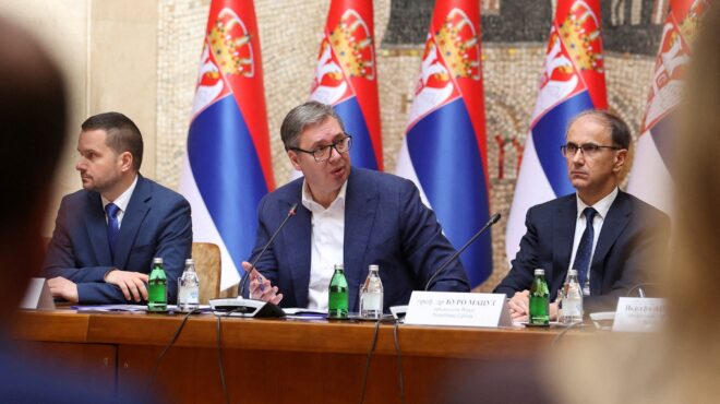 πήγαιναν-για-σαφάρι-ανθρώπων-στο-σερά-563933731