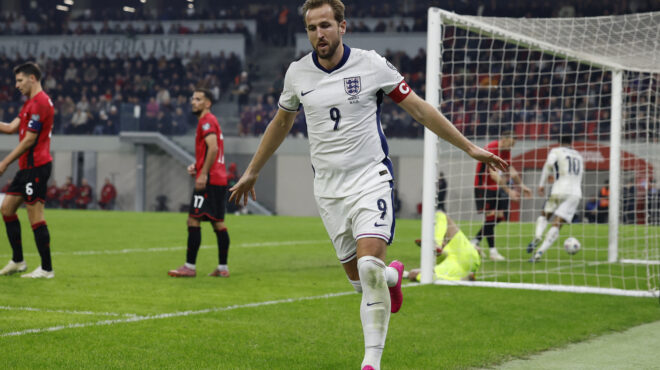 η-φανέλα-με-το-νο-9-στην-αγγλία-είναι-άδε-563949847