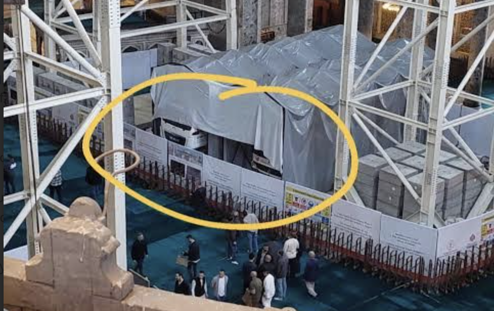 Κωνσταντινούπολη: Αντιδράσεις για τα φορτηγά μέσα στην Αγία Σοφία-3