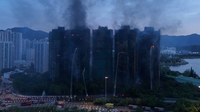 φωτιά-στο-χονγκ-κονγκ-μήνυμα-αλληλεγγ-563943775