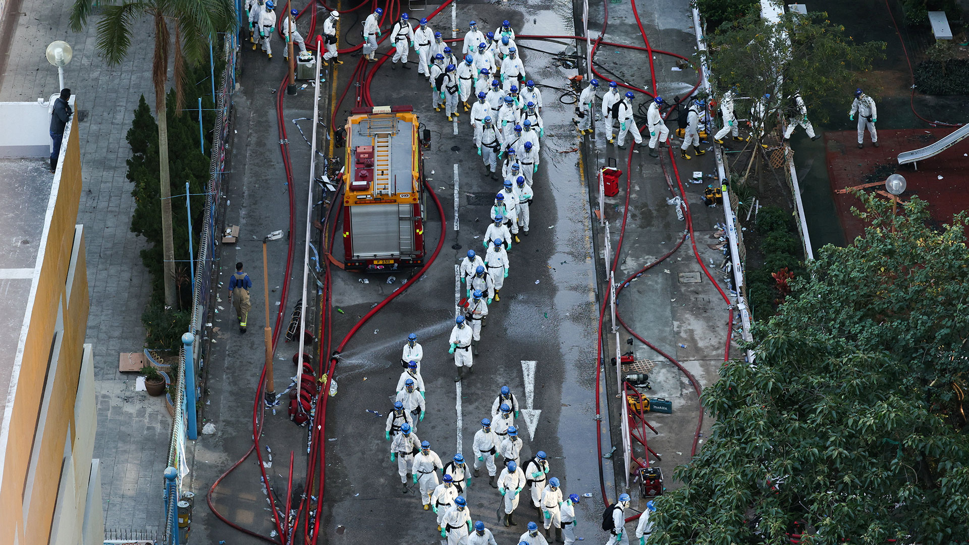 Χονγκ Κονγκ: Οργή και θρήνος πάνω από τις στάχτες – 128 νεκροί από τη φονική πυρκαγιά-2