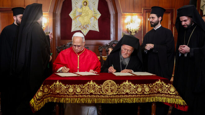 με-μηνύματα-υπέρ-της-ενότητας-των-χρισ-563949721