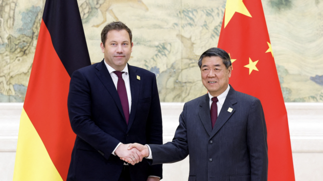 επίσκεψη-γερμανού-υποικ-στο-πεκίνο-κα-563924797