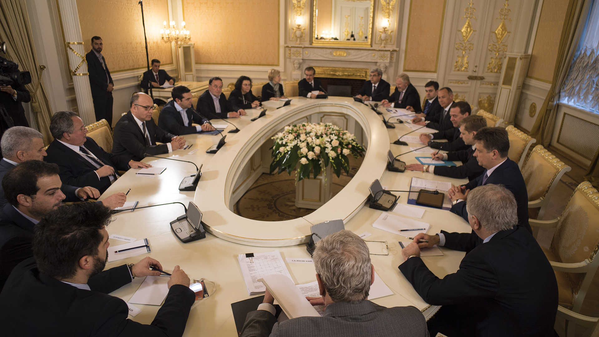 Η «Ιθάκη», οι Ρώσοι, οι «γραφικοί υπουργοί» και μια φωτογραφία-1