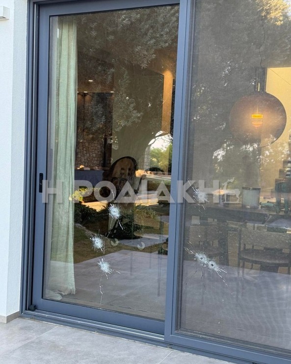 Ρόδος: Πυροβολισμοί σε σπίτι επιχειρηματία – 14 κάλυκες και μαύρο στεφάνι στον χώρο-4