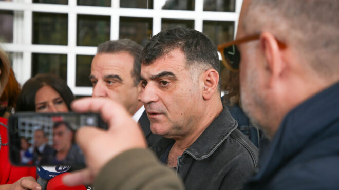 βαξεβάνης-για-τσίπρα-ξέρει-πού-μένω-ας-563920666