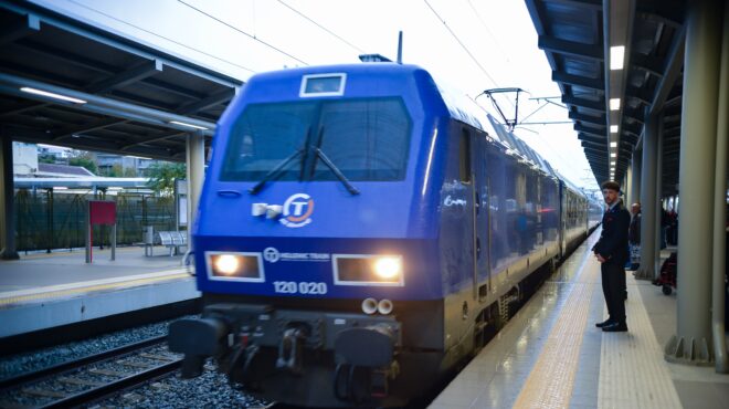 αμαξοστοιχία-από-θεσσαλονίκη-ακινητ-563901979