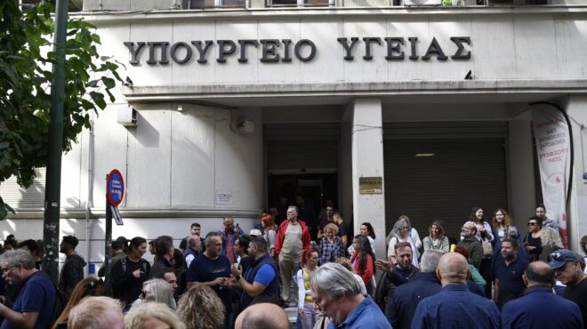 48ωρη-απεργία-των-νοσοκομειακών-γιατρώ-563906014