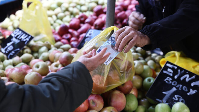 αντιδρούν-παραγωγοί-καταναλωτές-στη-563918242
