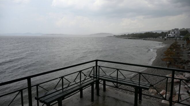 καιρός-συννεφιά-με-βροχές-και-καταιγί-563936287