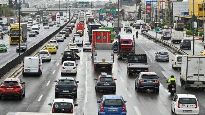 κίνηση-στους-δρόμους-στο-κόκκινο-ο-κ-563924707