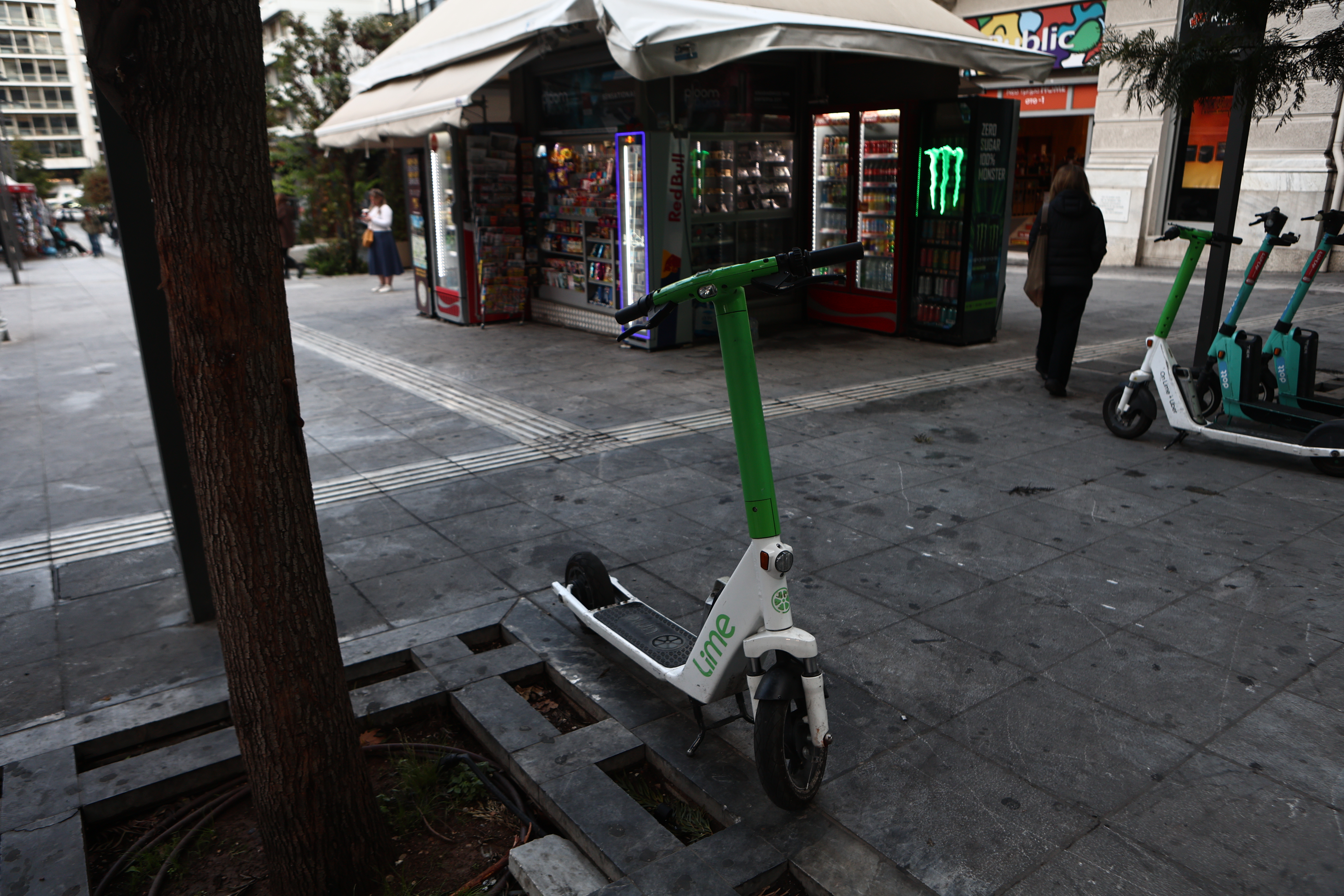 Τι αλλάζει με τα πατίνια – Πώς θα κυκλοφορούν, πού θα σταθμεύουν-2