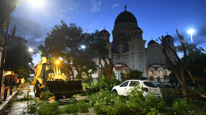 πάτρα-ανεμοθύελλα-προκάλεσε-πτώσεις-563913028