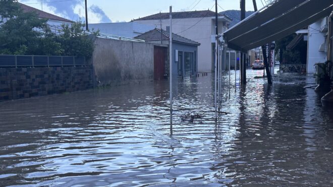 τόνοι-λάσπης-μάς-έχουν-αποκλείσει-563933782