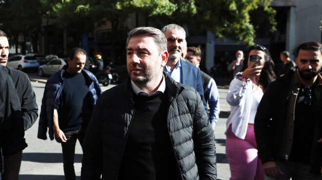 εμφαση-πασοκ-στην-ακρίβεια-η-στρατη-563916082