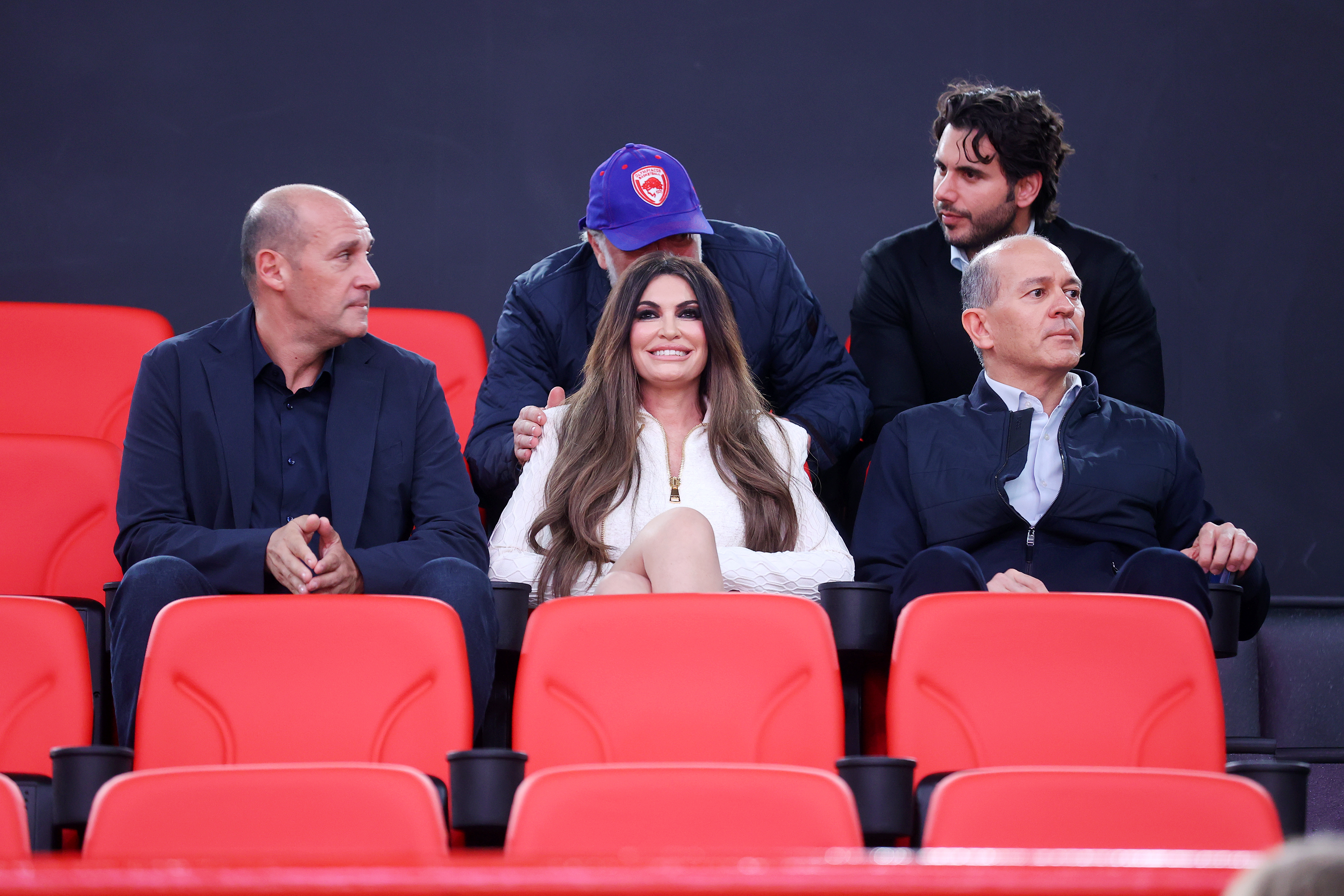 Κίμπερλι Γκίλφοϊλ: Στο ΣΕΦ η Αμερικανίδα πρέσβης για το Ολυμπιακός – Ζαλγκίρις-1