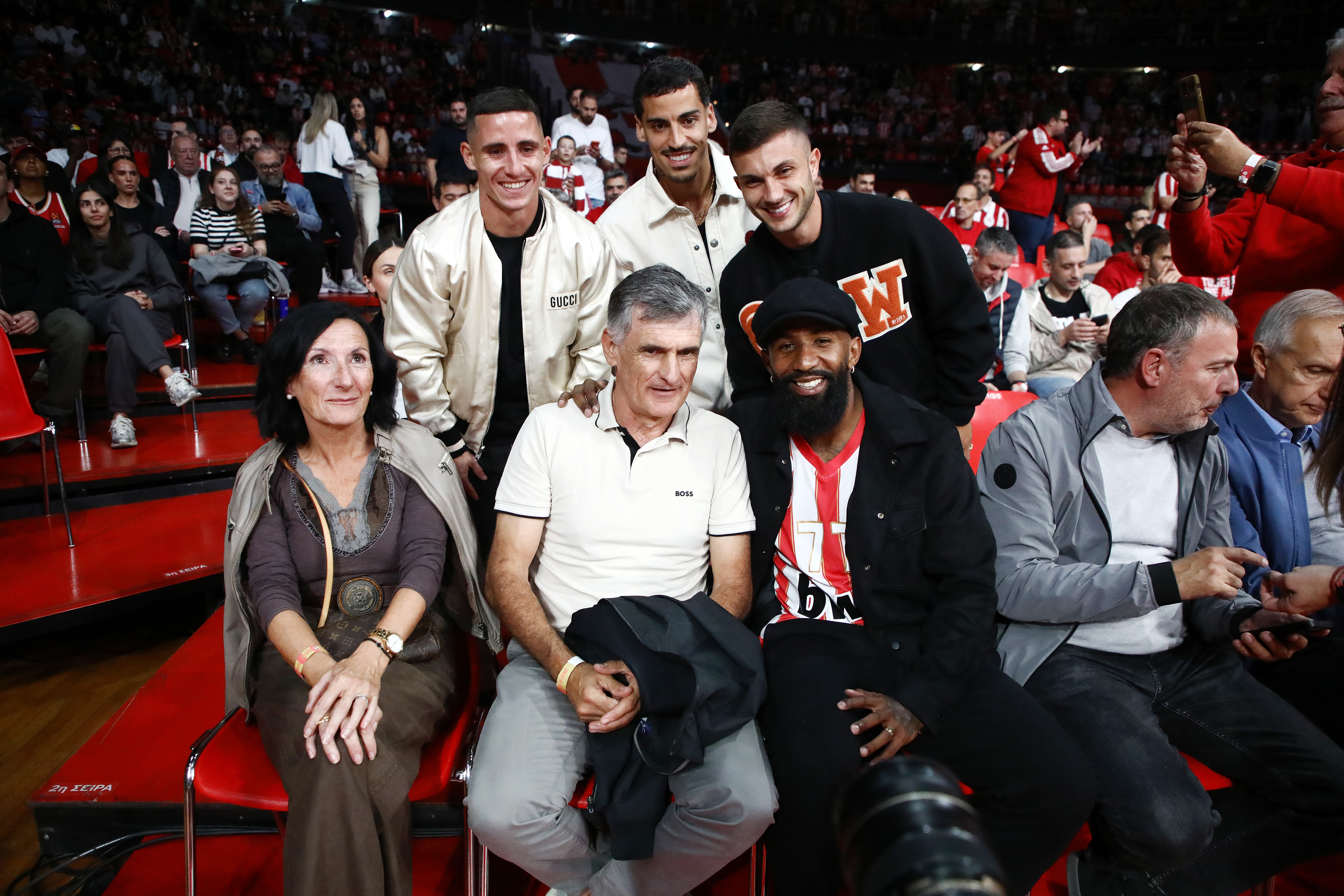 Κίμπερλι Γκίλφοϊλ: Στο ΣΕΦ η Αμερικανίδα πρέσβης για το Ολυμπιακός – Ζαλγκίρις-3