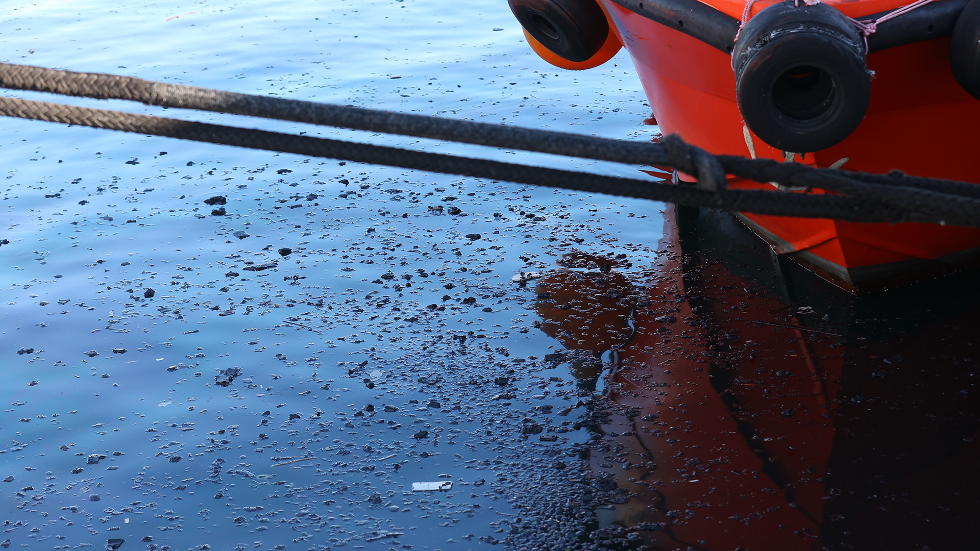 Πώς ξεκίνησε η φωτιά στη Μαρίνα Ζέας – Κάηκαν και βυθίστηκαν τέσσερα σκάφη-2