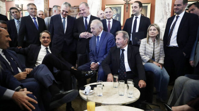 κυρ-μητσοτάκης-οι-βουλευτές-έχουν-πά-563923324