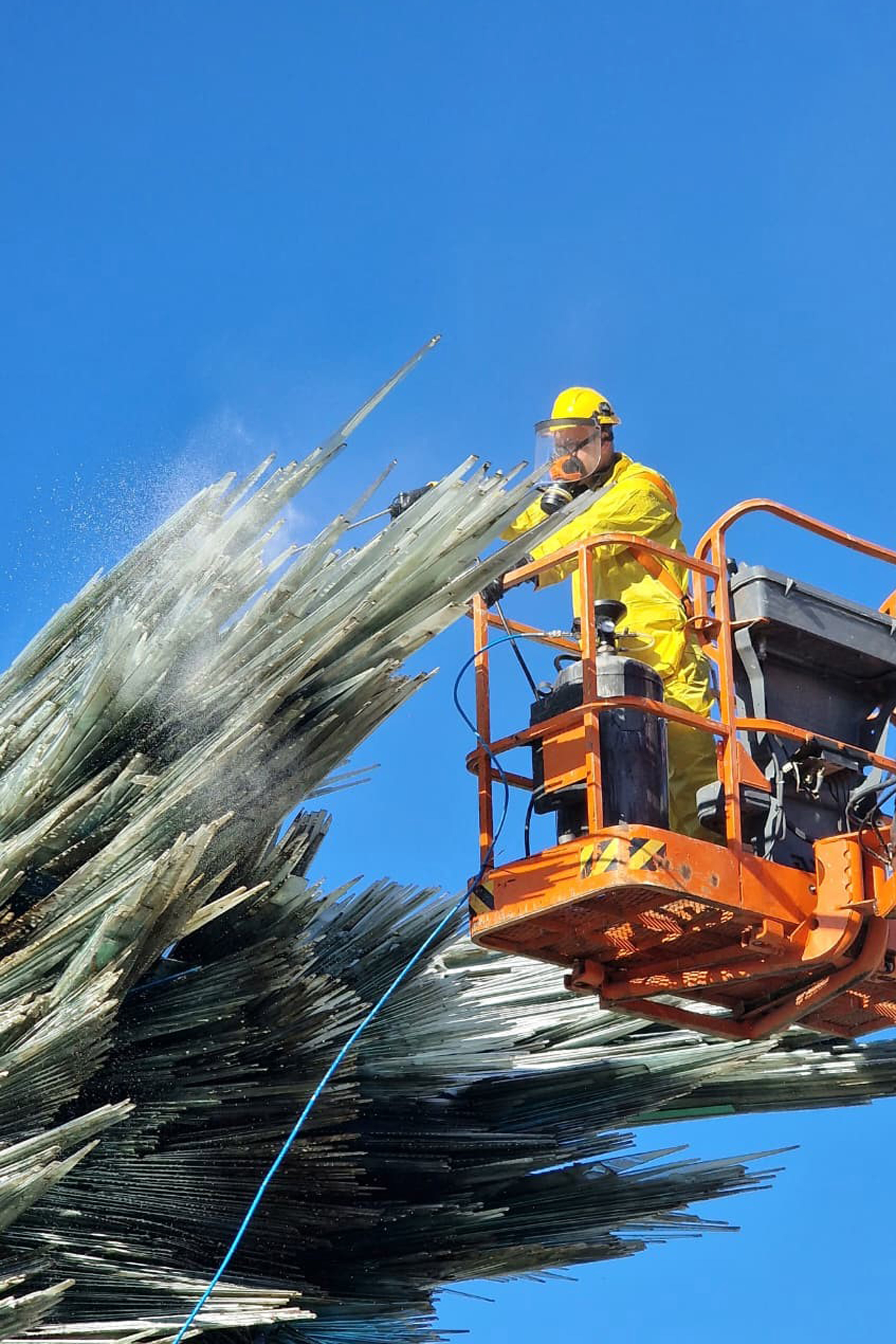 Επιχείρηση «μπάνιο» στον «Δρομέα»: Καθαρίστηκε έπειτα από δύο χρόνια το εμβληματικό γλυπτό-2