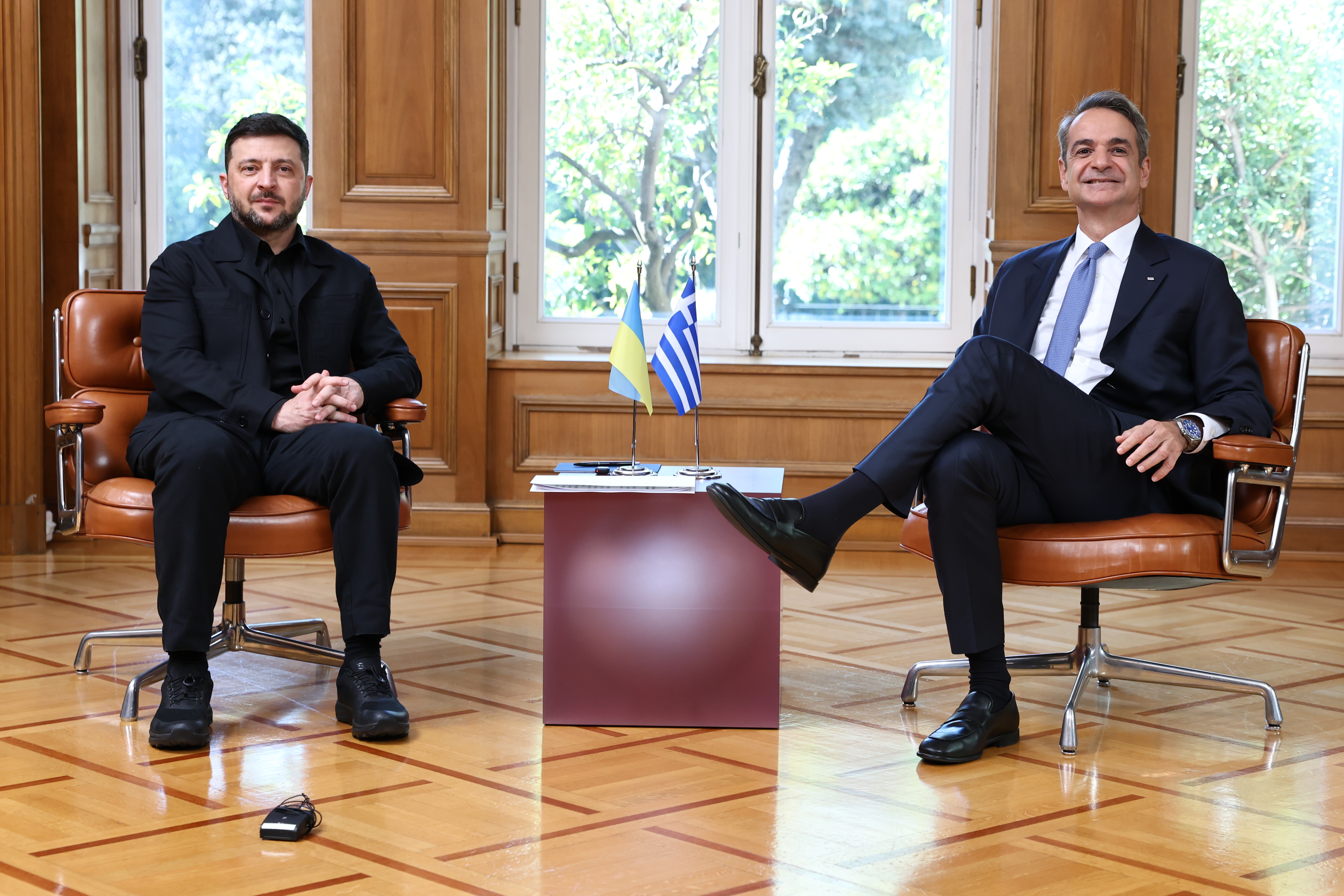 Στο Μέγαρο Μαξίμου ο Ουκρανός πρόεδρος – Κατ’ιδίαν συνάντηση με τον πρωθυπουργό-2