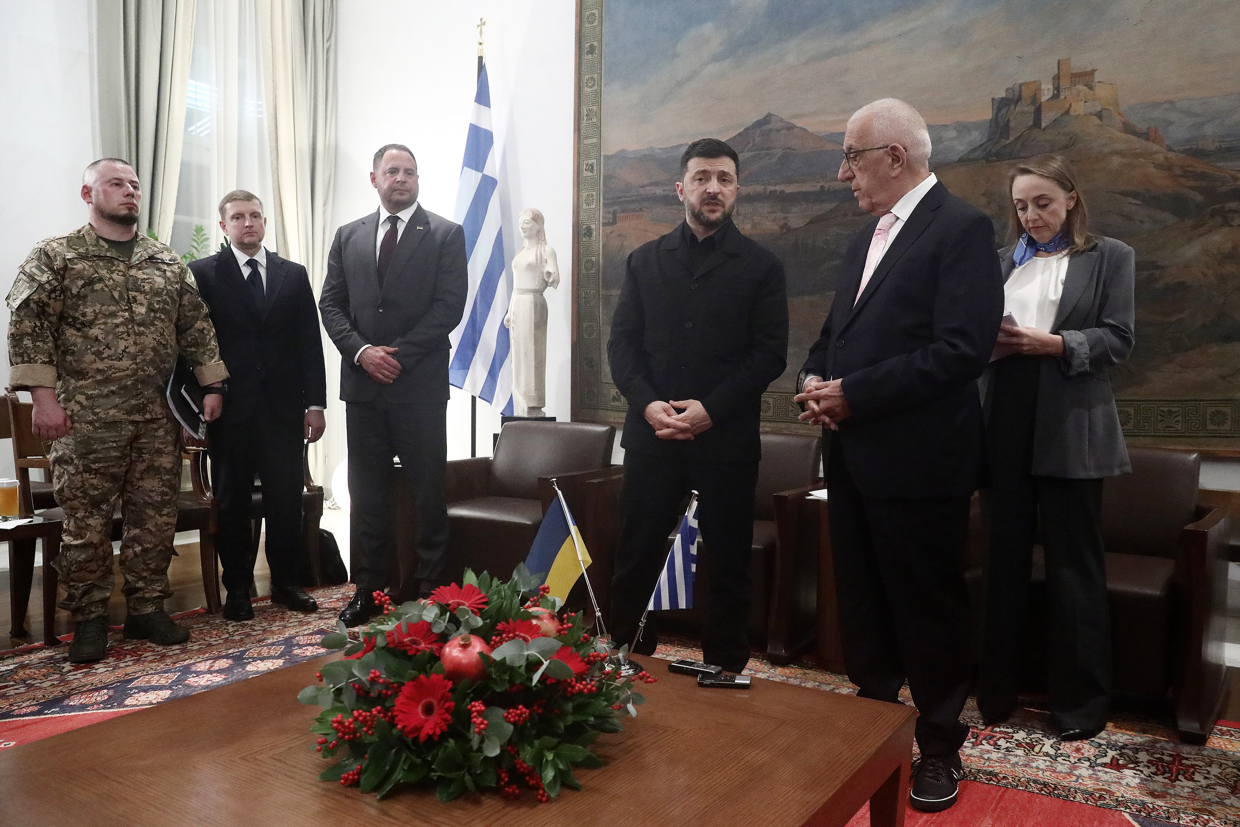 Συνάντηση Κακλαμάνη – Ζελένσκι: Στήριξη στην Ουκρανία και μήνυμα για δίκαιη ειρήνη-1