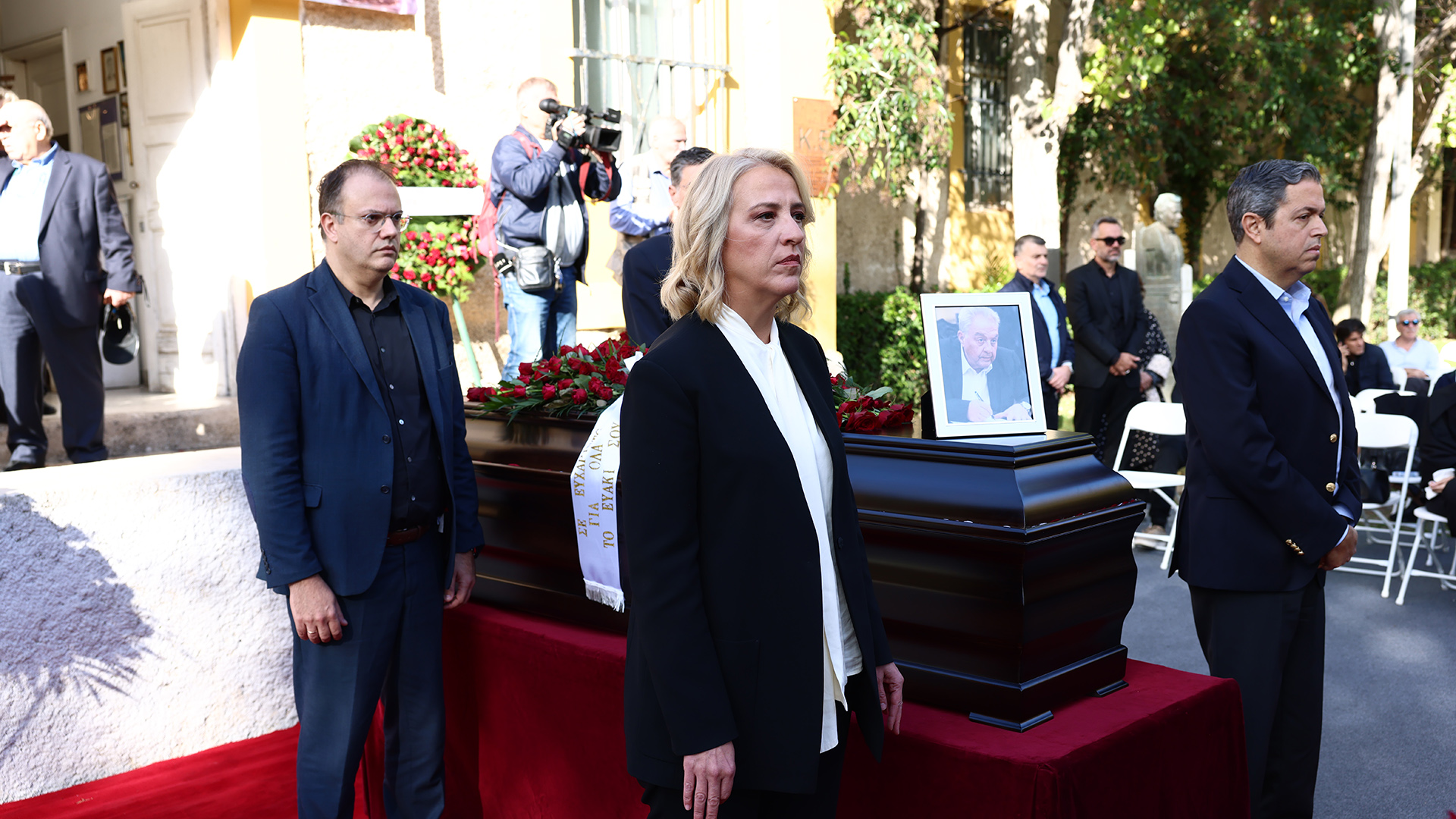 Στο Πάρκο Ελευθερίας το τελευταίο αντίο στον Αλέκο Φλαμπουράρη [φωτογραφίες]-9