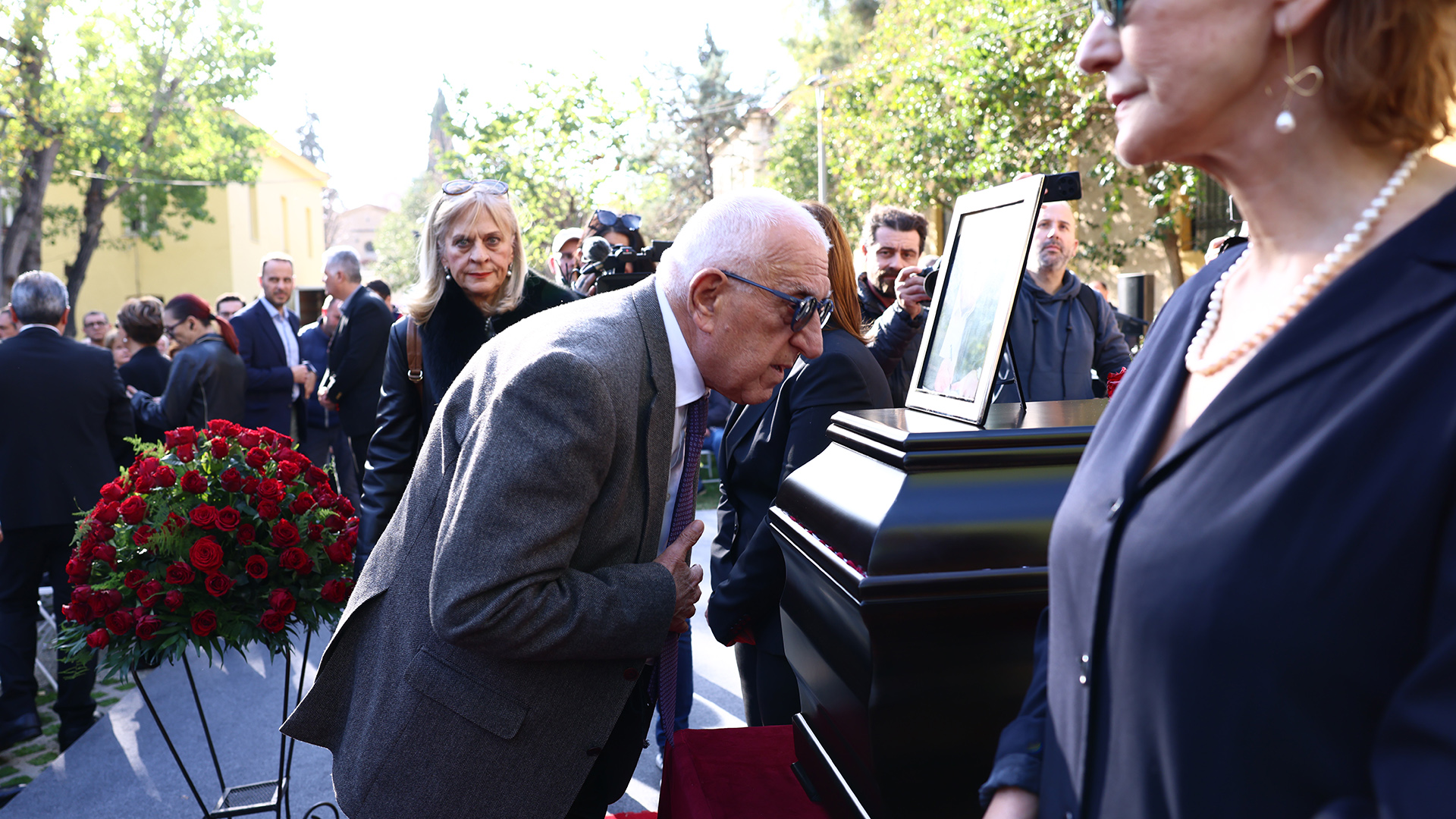 Στο Πάρκο Ελευθερίας το τελευταίο αντίο στον Αλέκο Φλαμπουράρη [φωτογραφίες]-4