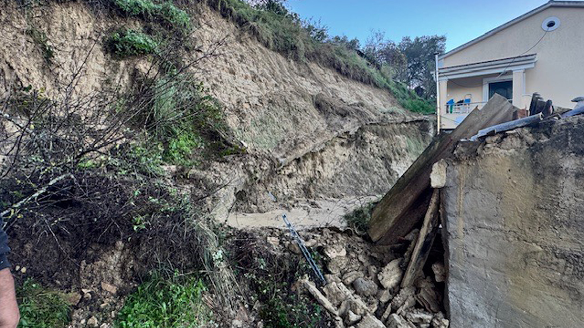 Κακοκαιρία: Πλημμύρες και κατολισθήσεις στην Κέρκυρα – Σοβαρά προβλήματα στη Δυτική Ελλάδα-1