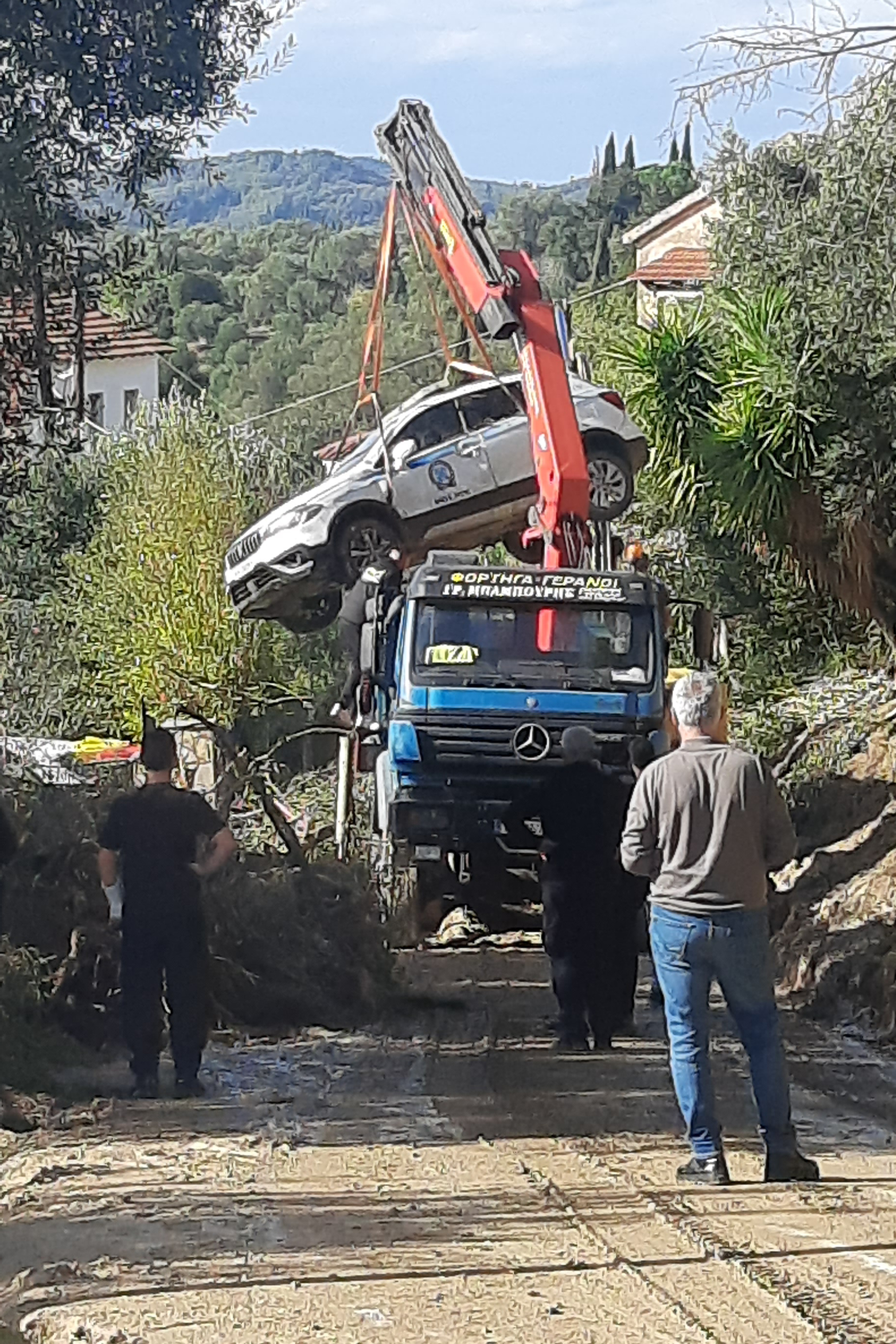 Κακοκαιρία: Σοβαρά προβλήματα σε Αρτα, Ιωάννινα, Πρέβεζα και Θεσπρωτία – Μηνύματα από 112-5