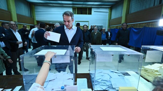 ν-δ-νέοι-στη-μάχη-του-σταυρού-563938117